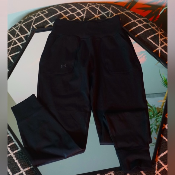 Under Armour Loose Fit Black Jogger Women’s Pants Size Small - Picture 3 of 7